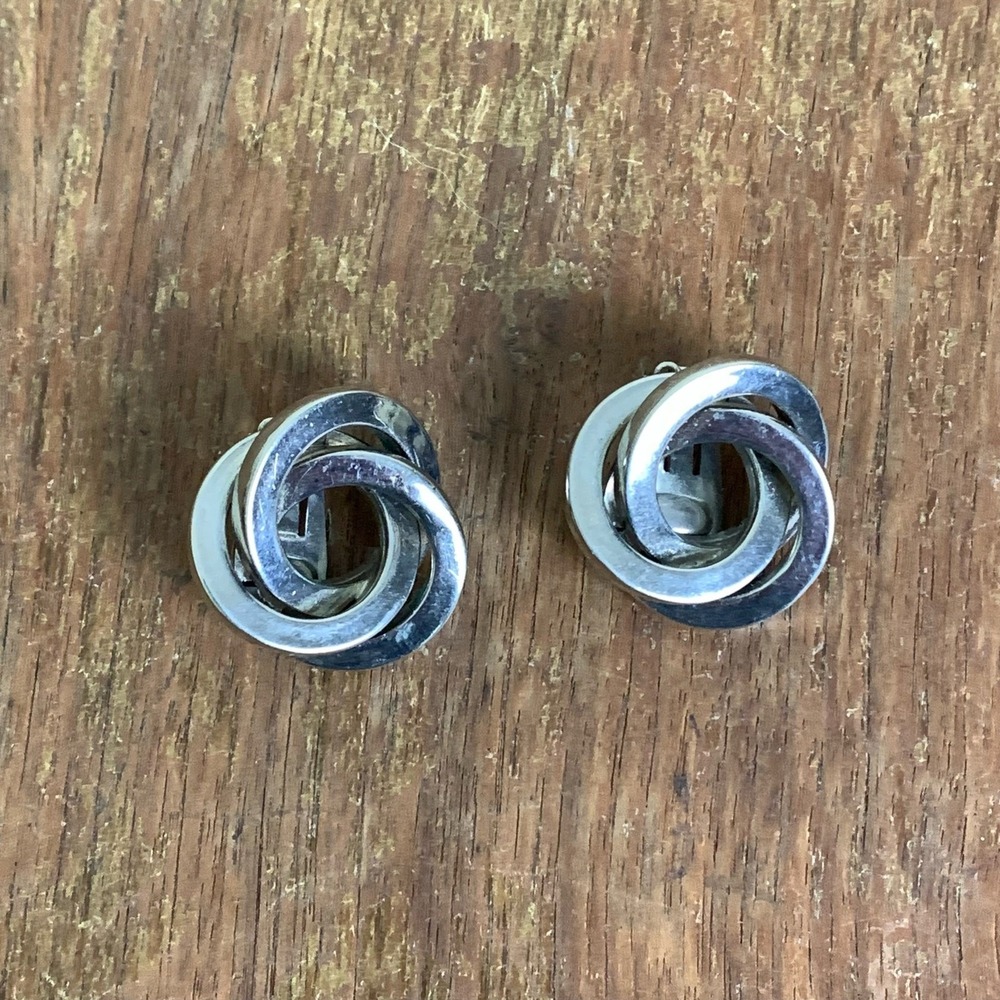 Vintage 90s‎ silver tone costume jewelry 3D metal swirl clip on earrings